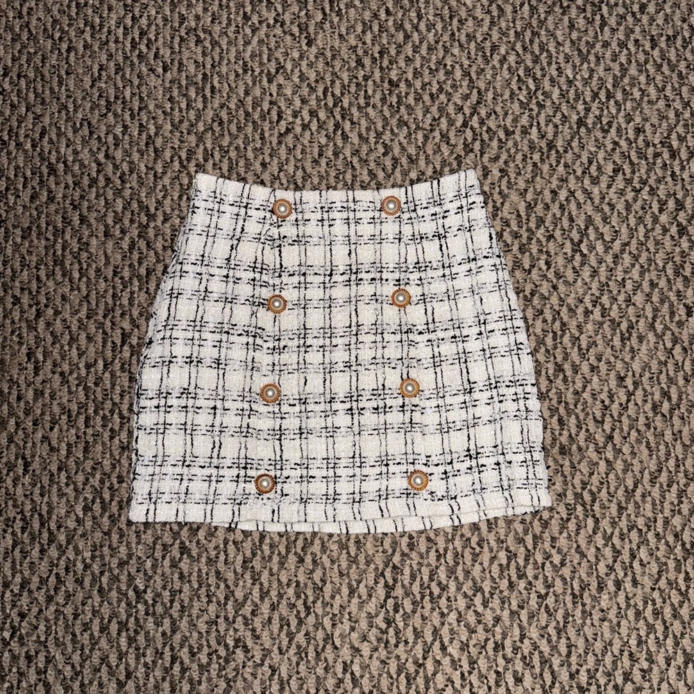 Chic White and Black Tweed Skirt